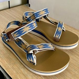 Teva Women’s Original Sandals, Size 8, Blue and Tan Aztec design, BRAND NEW
